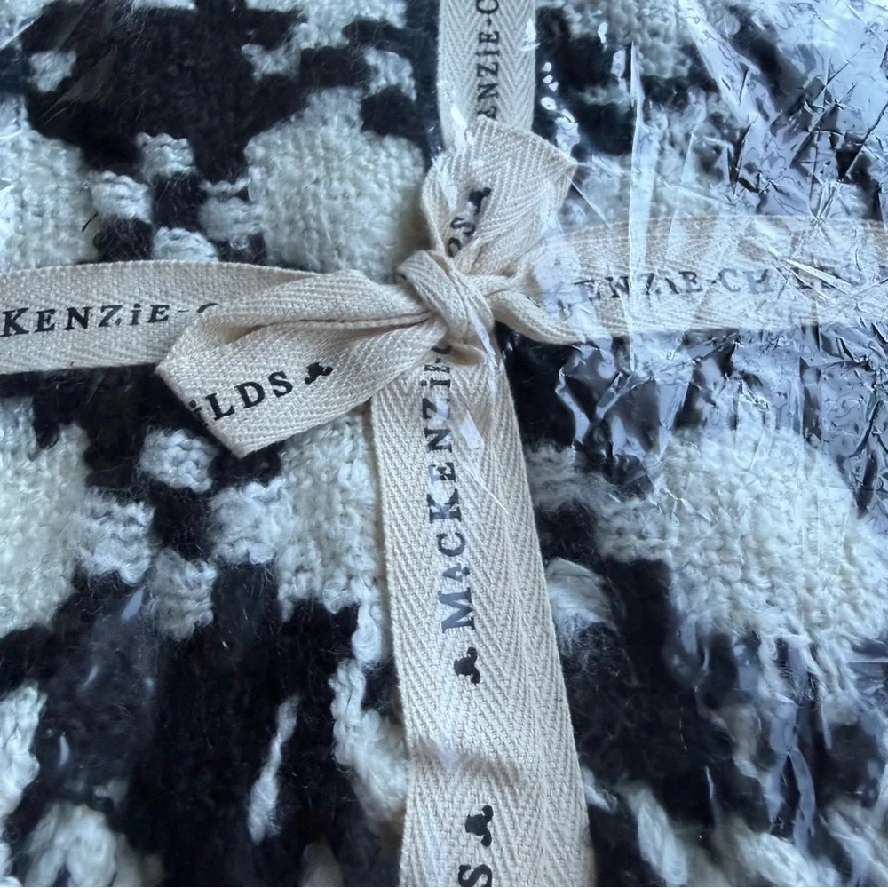 MacKenzie-Childs Black and White Houndstooth Throw - Picture 6 of 8